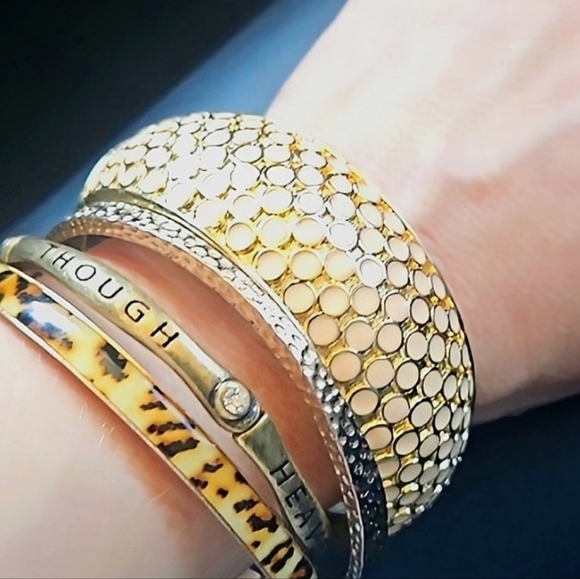 Host Pick! Vintage Gold and Enamel Bangle Bracelt Cuff - Picture 4 of 4